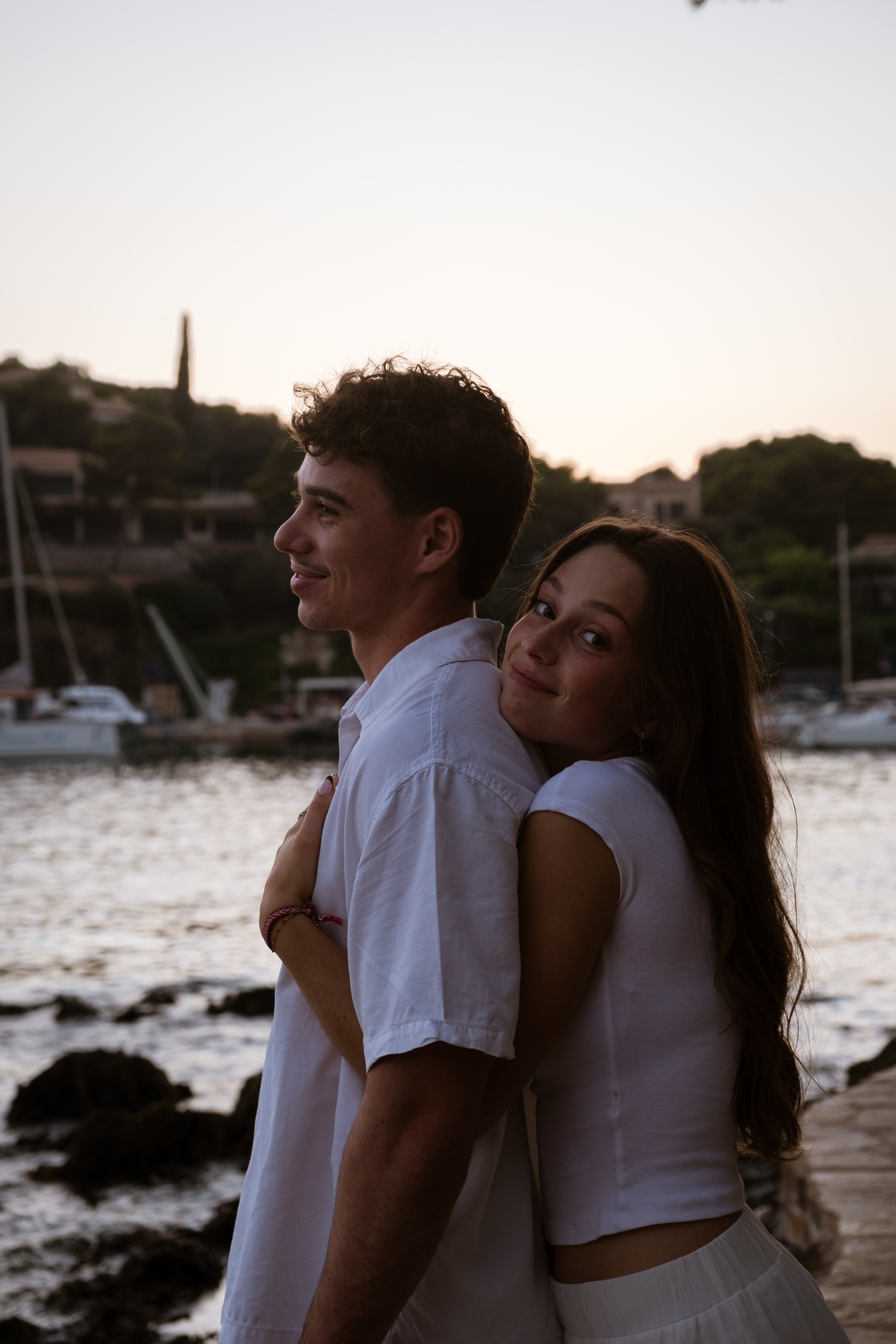 Portrait de couple en lumière naturelle à Hyères 15