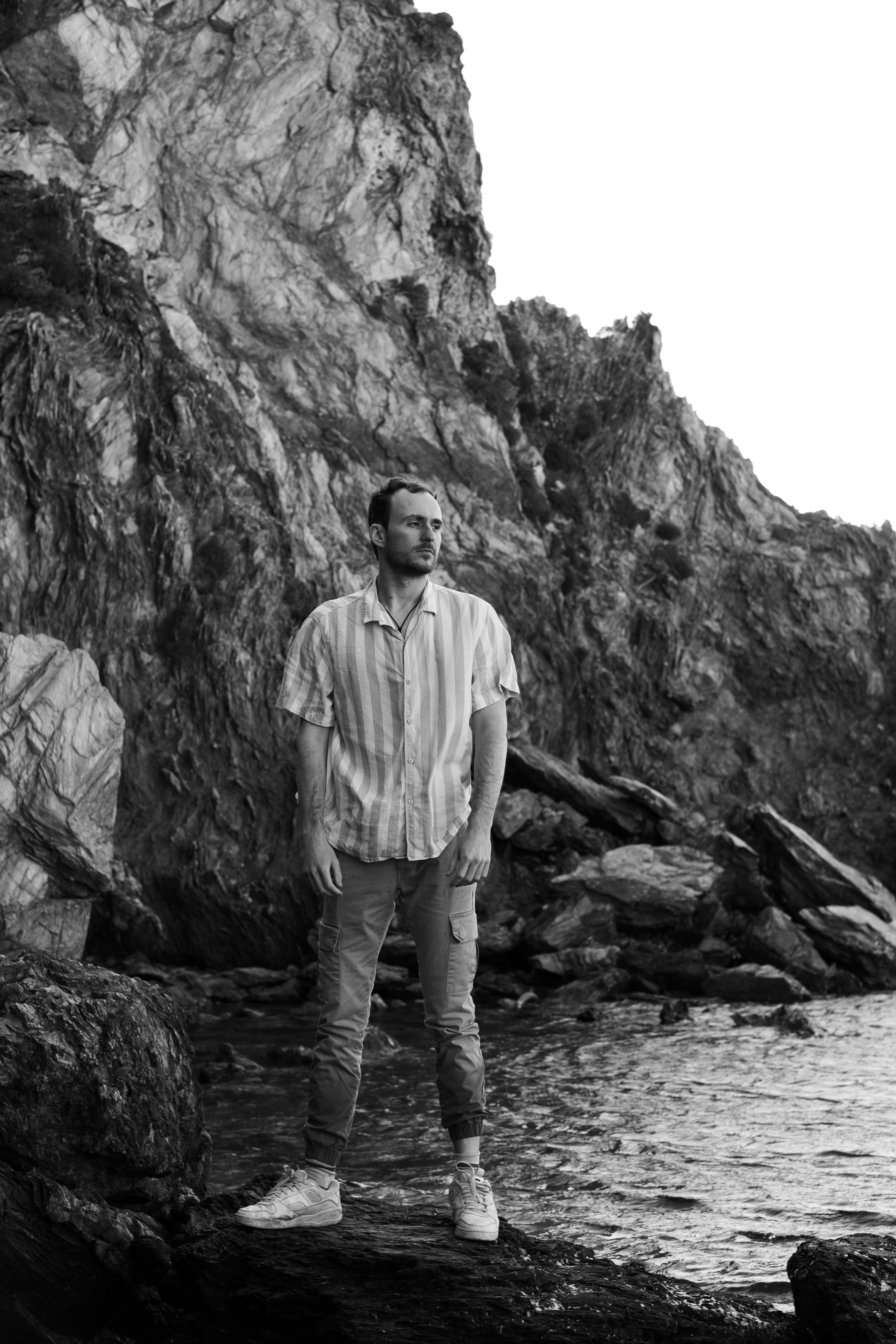 Portrait professionnel en extérieur près de l'île de Giens, ambiance maritime